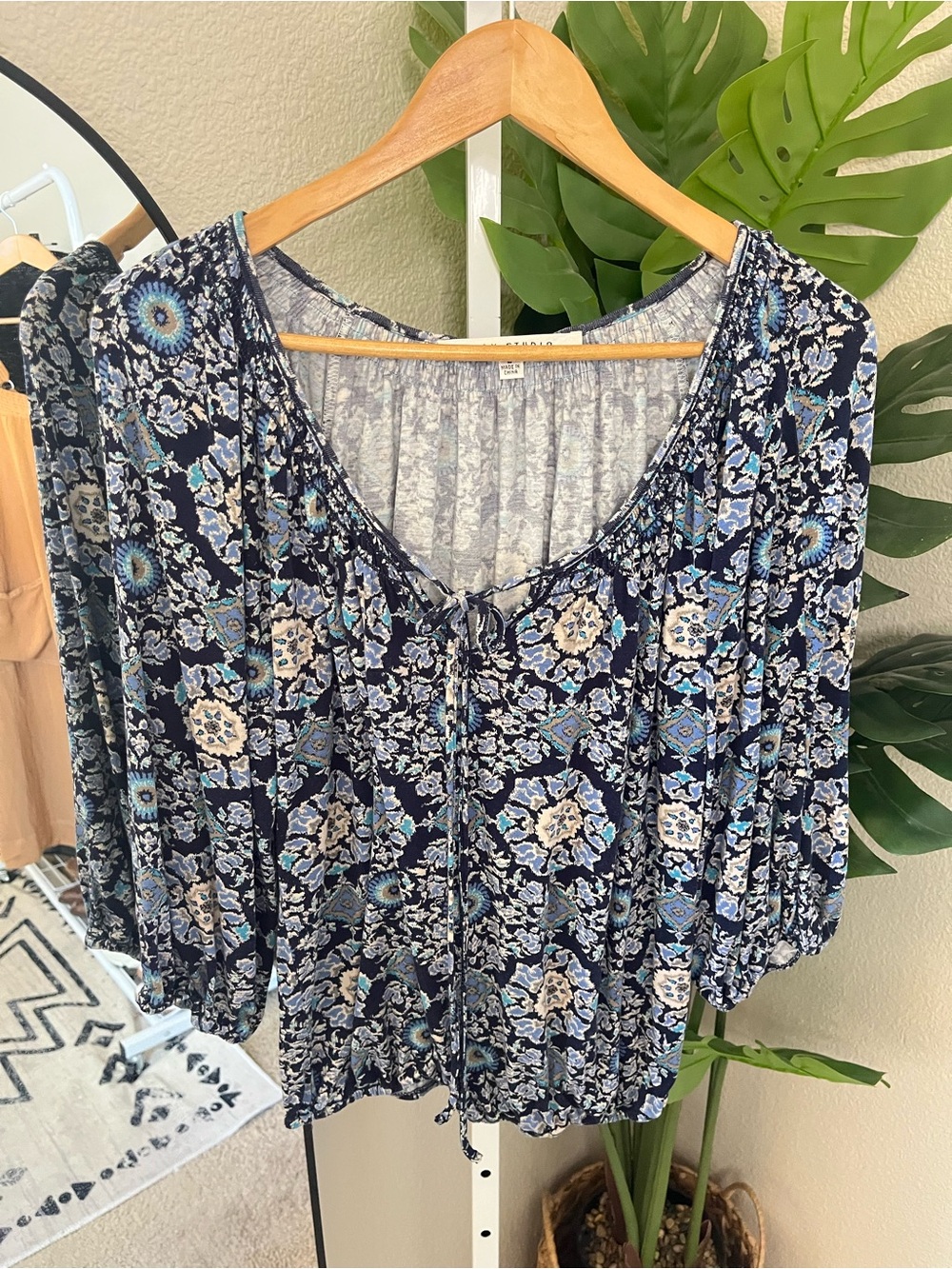 💙 Max Studio Blue Medallion Peasant Top Large